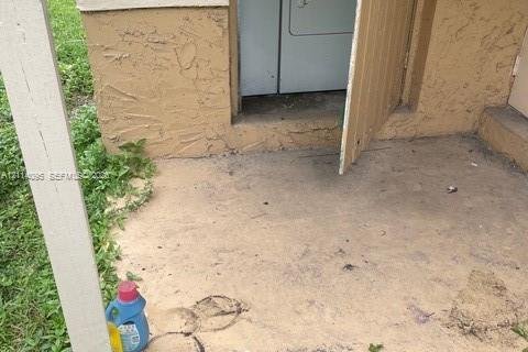 Villa ou maison à louer à Opa-locka, Floride: 2 chambres, 55.18 m2 № 2439379 - photo 7