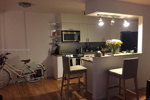 Кондоминиум с 1 спальней в Майами-Бич, Флорида № 2021501