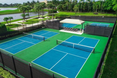 House in Boynton Beach, Florida 3 bedrooms, 244.43 sq.m. № 1018085 - photo 1