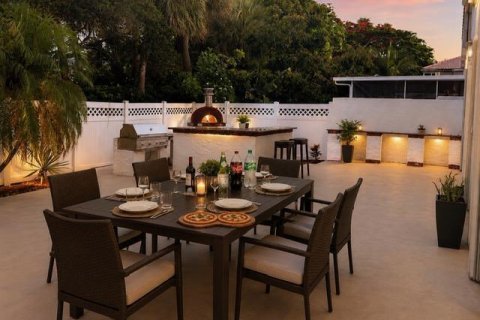 House in Pembroke Pines, Florida 4 bedrooms, 266.26 sq.m. № 2249862 - photo 4