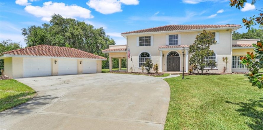 House in Kissimmee, Florida 5 bedrooms, 457.08 sq.m. № 1826389