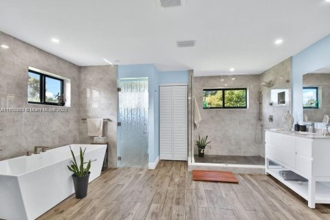 Villa ou maison à louer à Southwest Ranches, Floride: 6 chambres, 376.44 m2 № 1730548 - photo 24