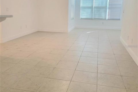 Condominio en alquiler en Orlando, Florida, 3 dormitorios, 116.41 m2 № 2122922 - foto 4
