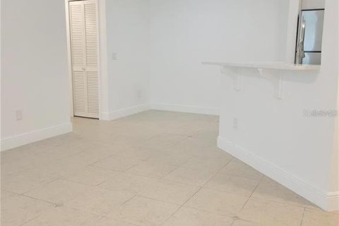 Condominio en alquiler en Orlando, Florida, 3 dormitorios, 116.41 m2 № 2122922 - foto 3