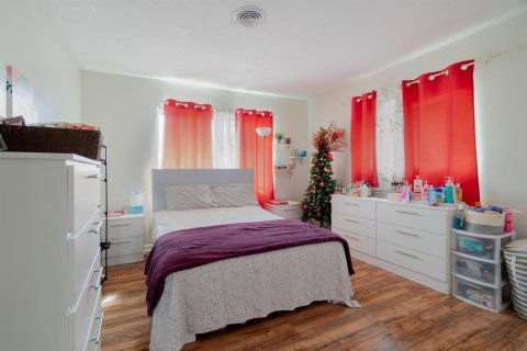 Villa ou maison à vendre à Belle Glade, Floride: 5 chambres, 232.26 m2 № 2433912 - photo 16
