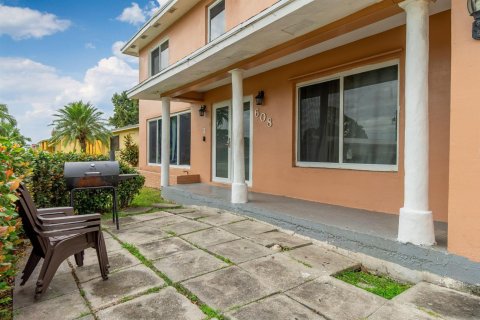 Villa ou maison à vendre à Belle Glade, Floride: 5 chambres, 232.26 m2 № 2433912 - photo 2