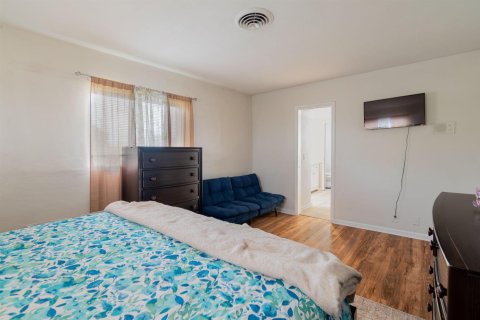 Villa ou maison à vendre à Belle Glade, Floride: 5 chambres, 232.26 m2 № 2433912 - photo 20