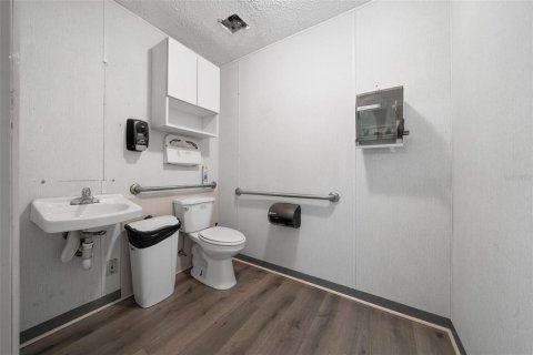 Купить коммерческую недвижимость в Силвер-Спрингс-Шорс, Флорида 153.85м2, № 1721922 - фото 23