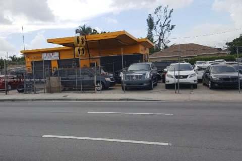 Propiedad comercial en venta en Miami, Florida № 1852249 - foto 1