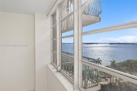 Condominio en alquiler en Miami, Florida, 1 dormitorio, 73.11 m2 № 1953564 - foto 19