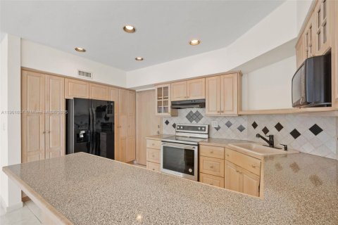 Condominio en alquiler en Miami, Florida, 1 dormitorio, 73.11 m2 № 1953564 - foto 11