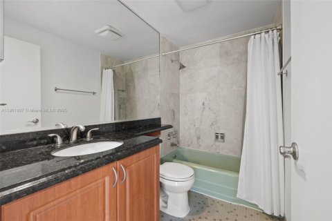 Condominio en alquiler en Miami, Florida, 1 dormitorio, 73.11 m2 № 1953564 - foto 22