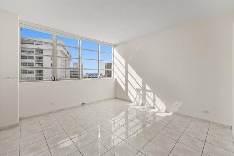 Condominio en alquiler en Miami, Florida, 1 dormitorio, 73.11 m2 № 1953564 - foto 15