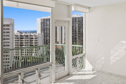 Condominio en alquiler en Miami, Florida, 1 dormitorio, 73.11 m2 № 1953564 - foto 14