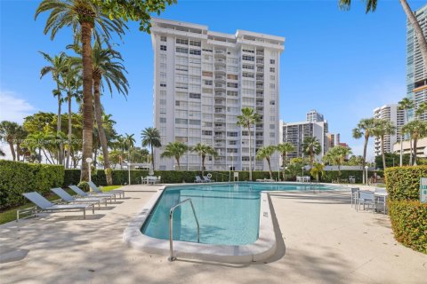 Condominio en alquiler en Miami, Florida, 1 dormitorio, 73.11 m2 № 1953564 - foto 25