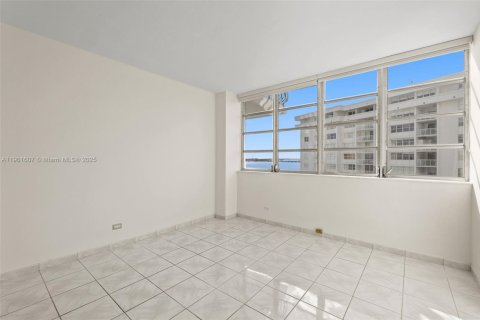 Condominio en alquiler en Miami, Florida, 1 dormitorio, 73.11 m2 № 1953564 - foto 16