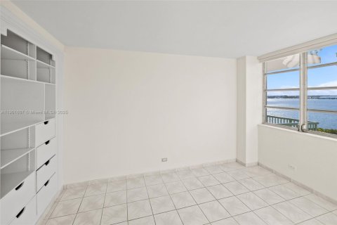 Condominio en alquiler en Miami, Florida, 1 dormitorio, 73.11 m2 № 1953564 - foto 17