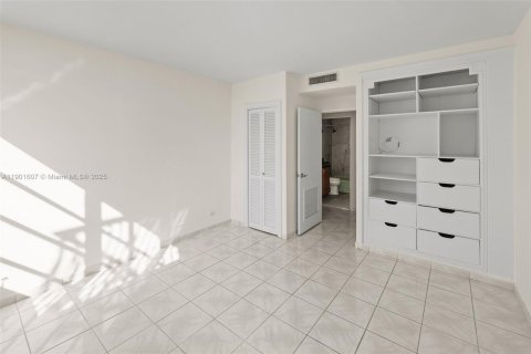 Condominio en alquiler en Miami, Florida, 1 dormitorio, 73.11 m2 № 1953564 - foto 20