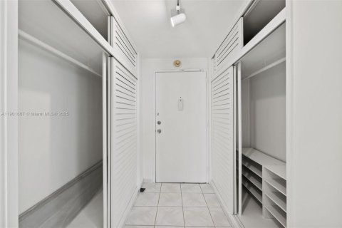 Condominio en alquiler en Miami, Florida, 1 dormitorio, 73.11 m2 № 1953564 - foto 23