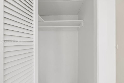 Condominio en alquiler en Miami, Florida, 1 dormitorio, 73.11 m2 № 1953564 - foto 21