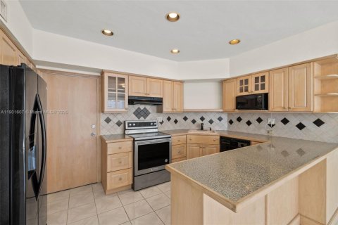 Condominio en alquiler en Miami, Florida, 1 dormitorio, 73.11 m2 № 1953564 - foto 12