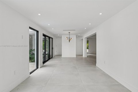 Villa ou maison à vendre à Palmetto Bay, Floride: 4 chambres, 255.02 m2 № 1949716 - photo 11