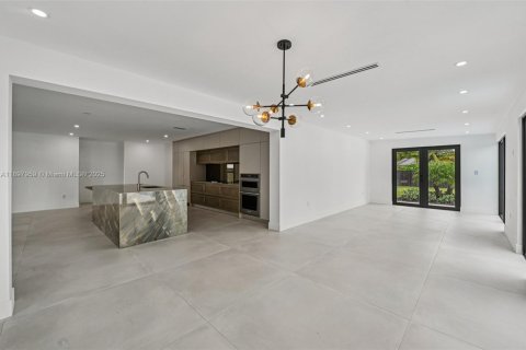 Villa ou maison à vendre à Palmetto Bay, Floride: 4 chambres, 255.02 m2 № 1949716 - photo 9