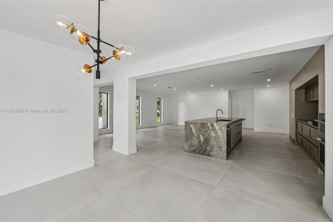 Villa ou maison à vendre à Palmetto Bay, Floride: 4 chambres, 255.02 m2 № 1949716 - photo 14