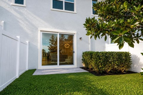 Townhouse in Port St. Lucie, Florida 3 bedrooms, 151.62 sq.m. № 2083246 - photo 14
