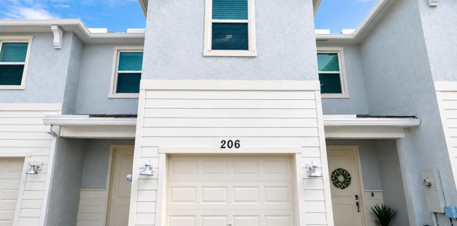 Townhouse in Port St. Lucie, Florida 3 bedrooms, 151.62 sq.m. № 2083246