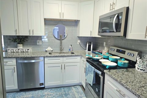 House in Saint Petersburg, Florida 3 bedrooms, 144.37 sq.m. № 2222118 - photo 4