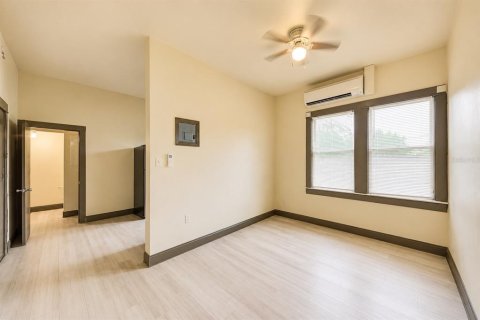 Immobilier commercial à vendre à Tampa, Floride: 8 chambres, 385.73 m2 № 2216083 - photo 16