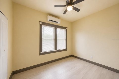 Immobilier commercial à vendre à Tampa, Floride: 8 chambres, 385.73 m2 № 2216083 - photo 25