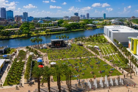Immobilier commercial à vendre à Tampa, Floride: 8 chambres, 385.73 m2 № 2216083 - photo 6