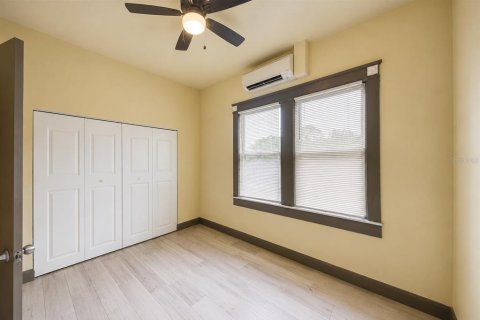 Immobilier commercial à vendre à Tampa, Floride: 8 chambres, 385.73 m2 № 2216083 - photo 26