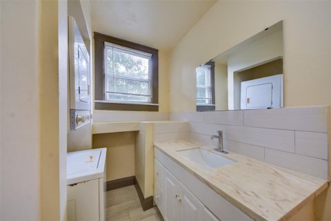 Immobilier commercial à vendre à Tampa, Floride: 8 chambres, 385.73 m2 № 2216083 - photo 29
