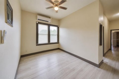Immobilier commercial à vendre à Tampa, Floride: 8 chambres, 385.73 m2 № 2216083 - photo 17