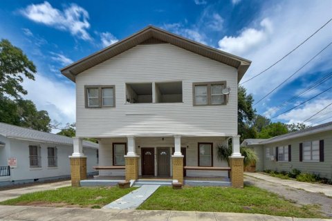 Commercial property in Tampa, Florida 8 bedrooms, 385.73 sq.m. № 2216083