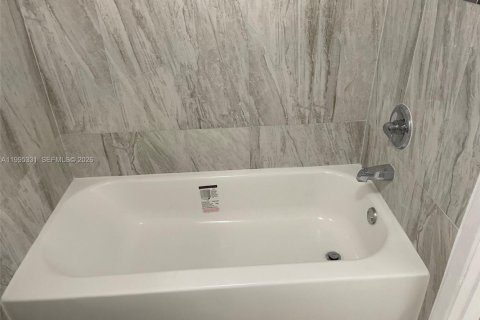 Copropriété à vendre à Hialeah, Floride: 2 chambres, 88.63 m2 № 2063189 - photo 8