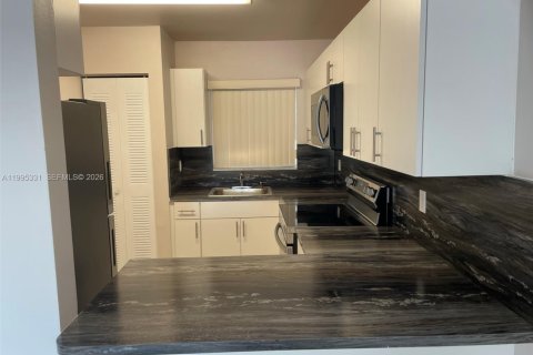 Copropriété à vendre à Hialeah, Floride: 2 chambres, 88.63 m2 № 2063189 - photo 2