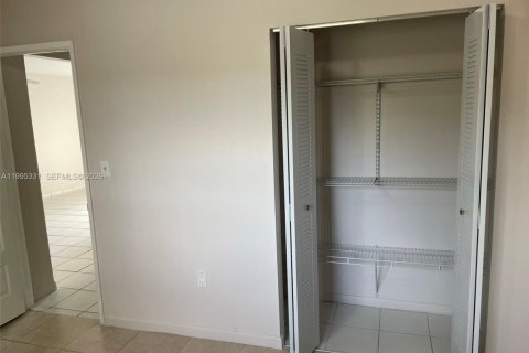 Copropriété à vendre à Hialeah, Floride: 2 chambres, 88.63 m2 № 2063189 - photo 13