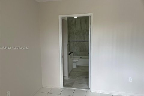 Copropriété à vendre à Hialeah, Floride: 2 chambres, 88.63 m2 № 2063189 - photo 11
