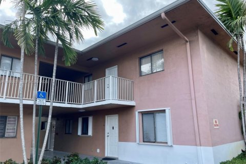 Copropriété à vendre à Hialeah, Floride: 2 chambres, 88.63 m2 № 2063189 - photo 17