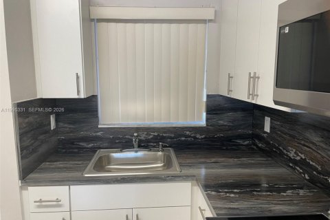 Copropriété à vendre à Hialeah, Floride: 2 chambres, 88.63 m2 № 2063189 - photo 3