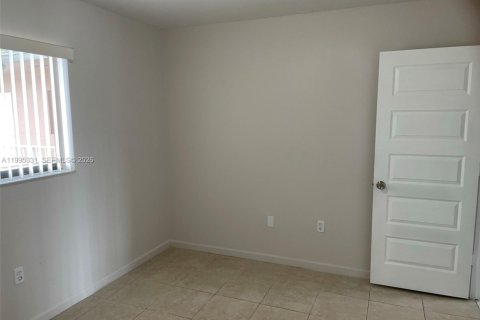 Copropriété à vendre à Hialeah, Floride: 2 chambres, 88.63 m2 № 2063189 - photo 14