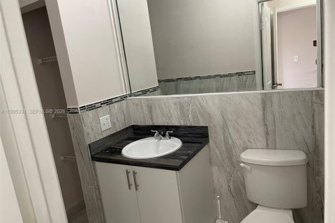Copropriété à vendre à Hialeah, Floride: 2 chambres, 88.63 m2 № 2063189 - photo 7
