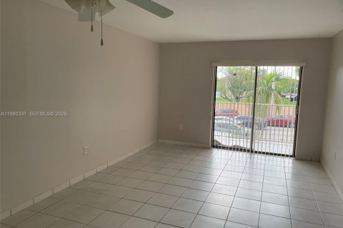 Copropriété à vendre à Hialeah, Floride: 2 chambres, 88.63 m2 № 2063189 - photo 5