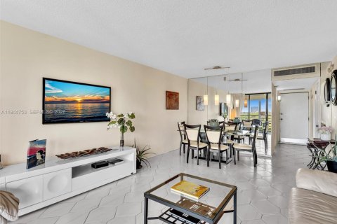 Купить кондоминиум в Авентура, Флорида 1 спальня, 68.84м2, № 2001374 - фото 16