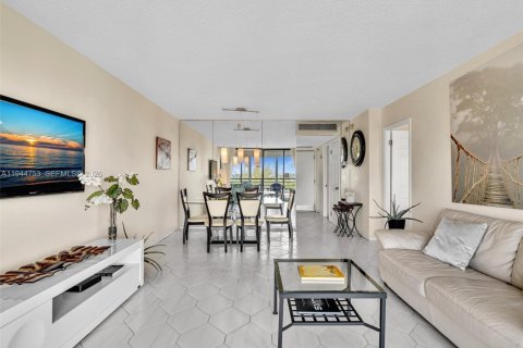 Купить кондоминиум в Авентура, Флорида 1 спальня, 68.84м2, № 2001374 - фото 17