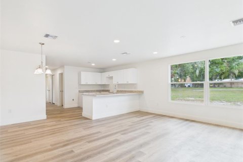 Casa en venta en Lakeland, Florida, 3 dormitorios, 127.83 m2 № 2223220 - foto 3